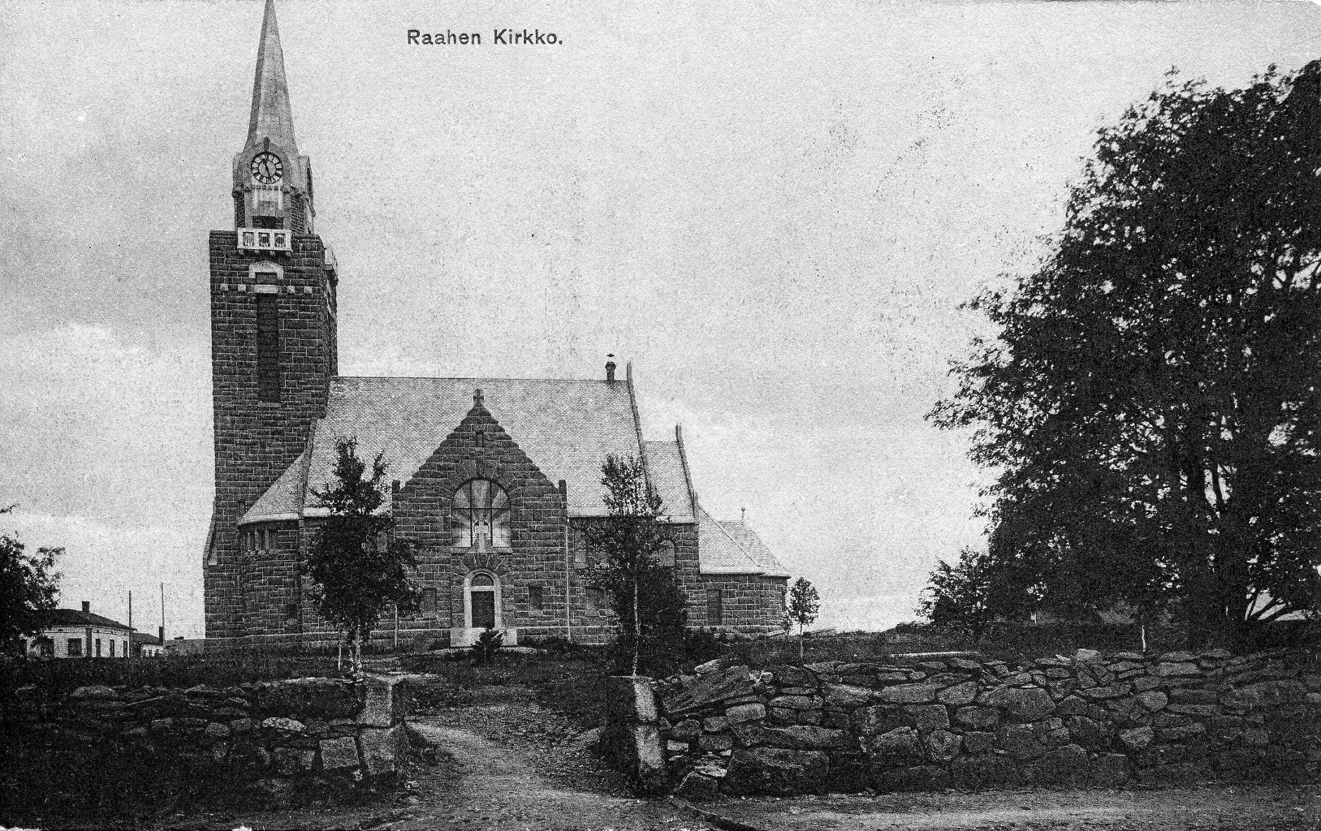 Old black and white picture of Raahe's new church, built in 1912 from the granite of Raahe's archipelago