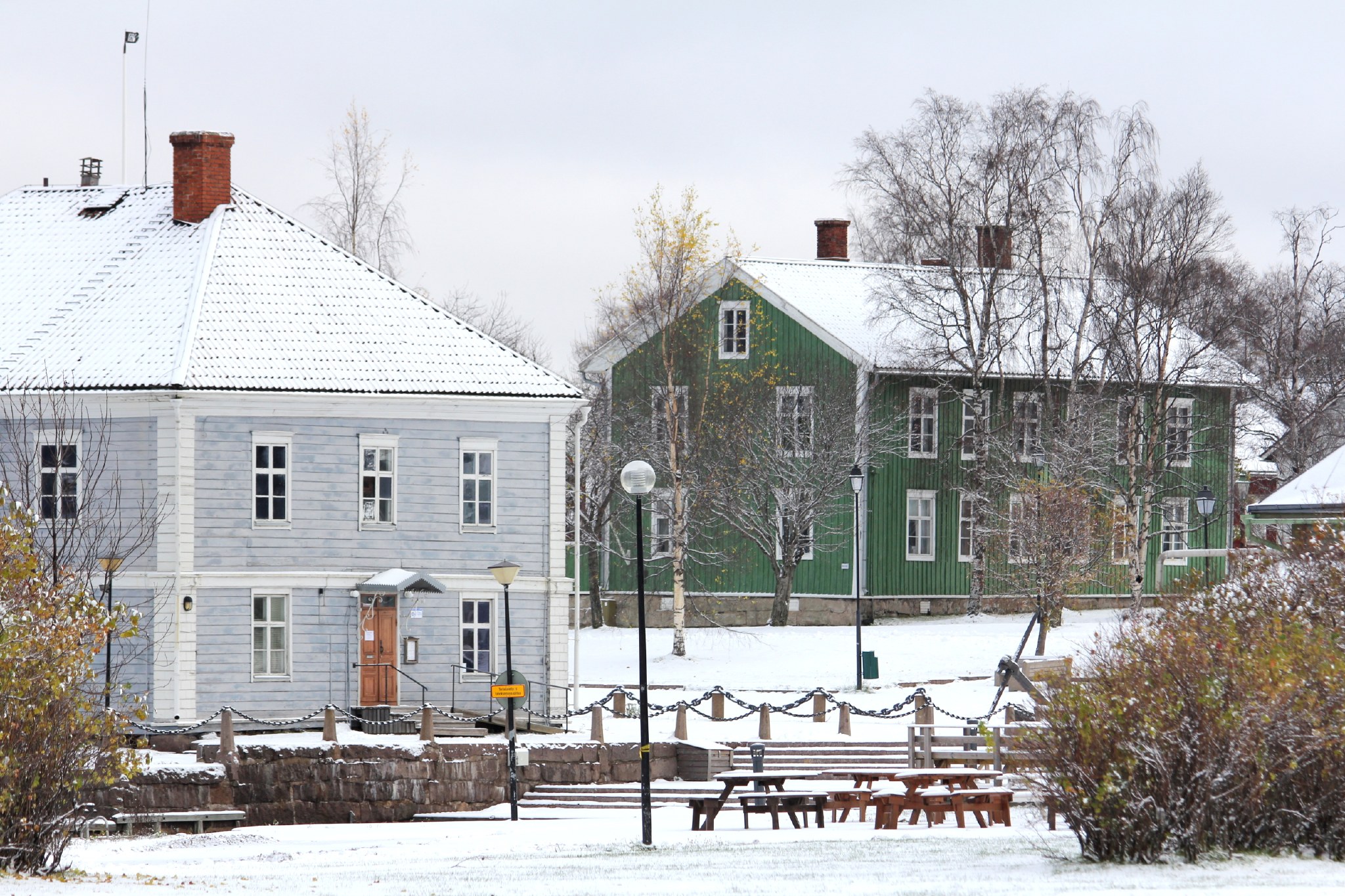 Talvinen kuva Pakkahuoneen museosta ja Soveliuksen talosta