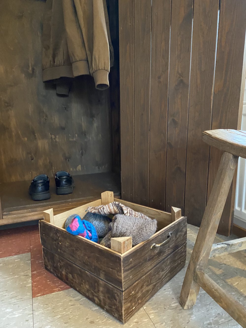 Törmälän Tilalla vierialijoita odottaa emännän kutomat villasukat. Kuva Satu Rämö.