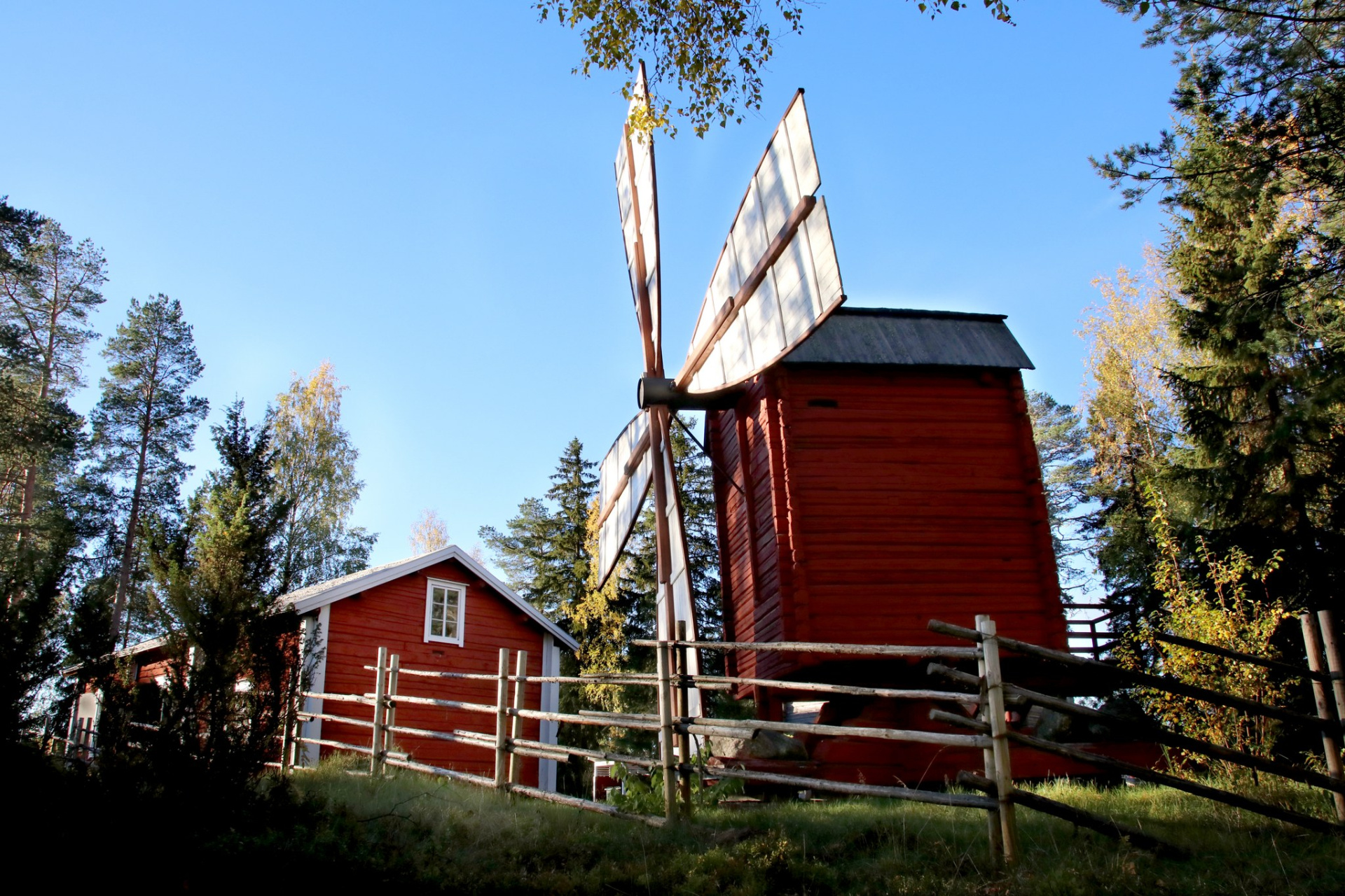 Saloisten kotiseutumuseon rakennuksia Raahessa.