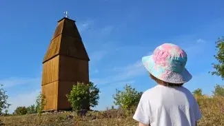 A child watching a yellow pooki, a lightless lighthouse