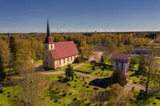 Ilmakuva Saloisten kirkosta